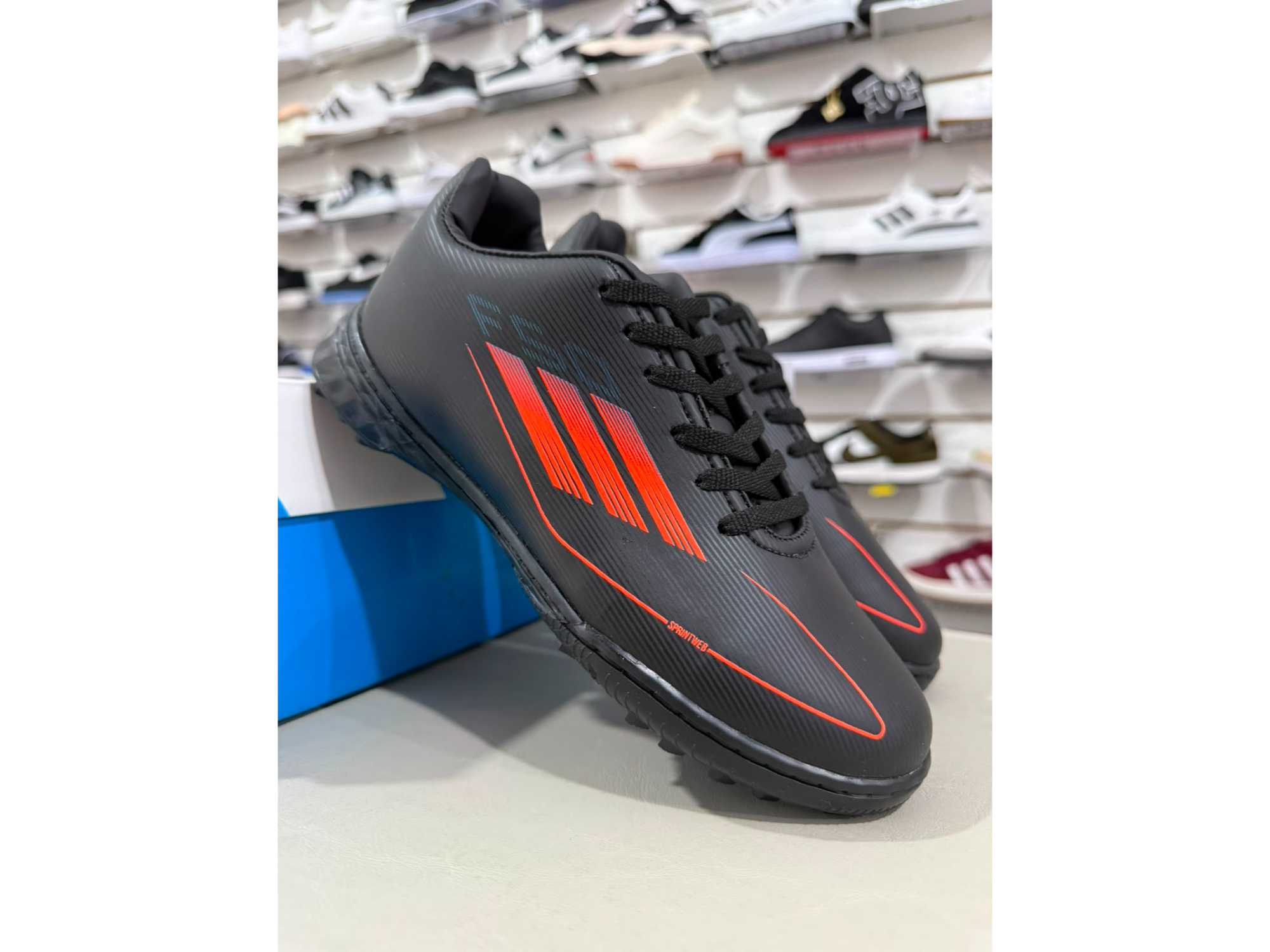 zapa botin negro-naranja