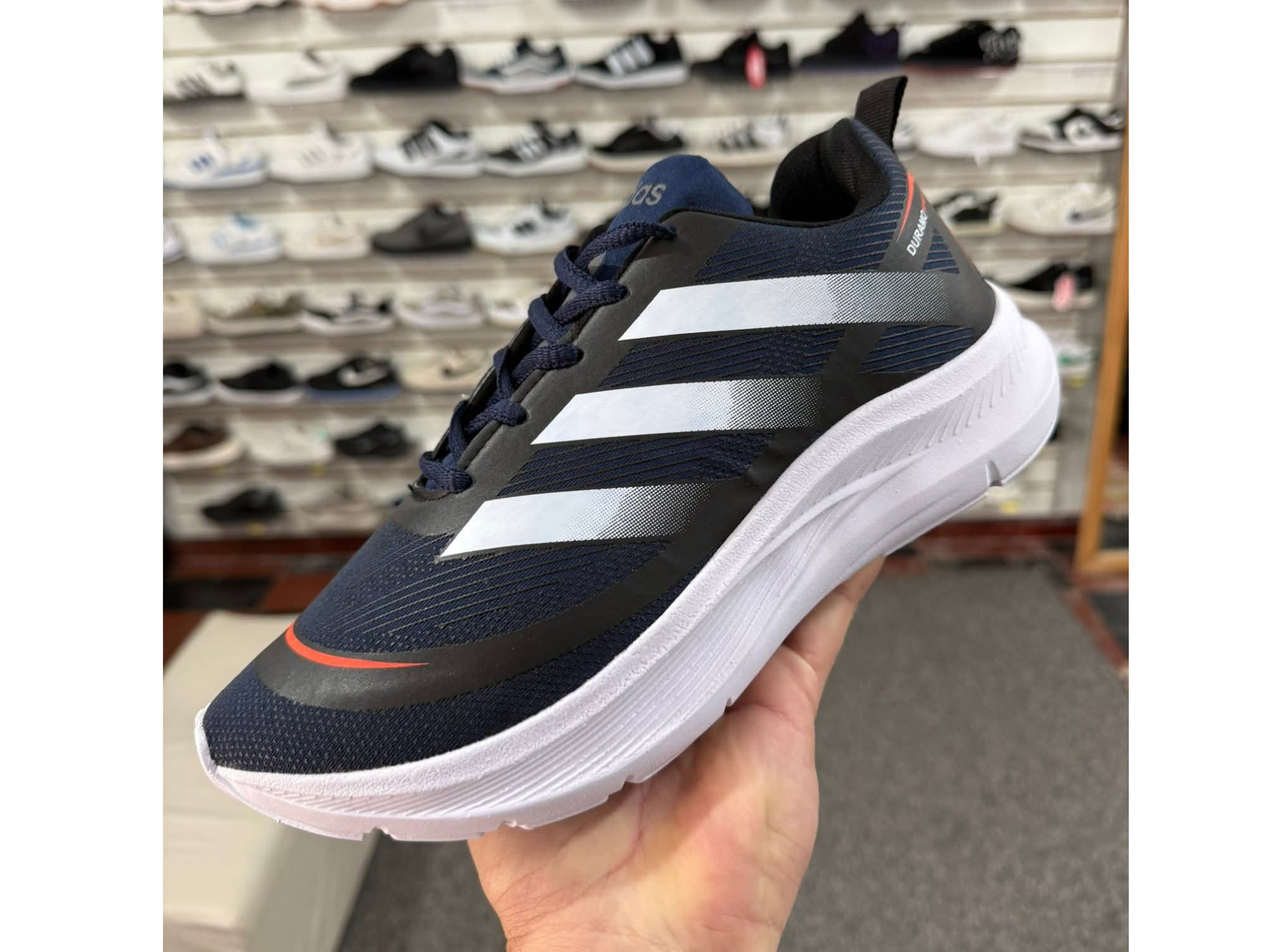 adida negra-azul-naranja