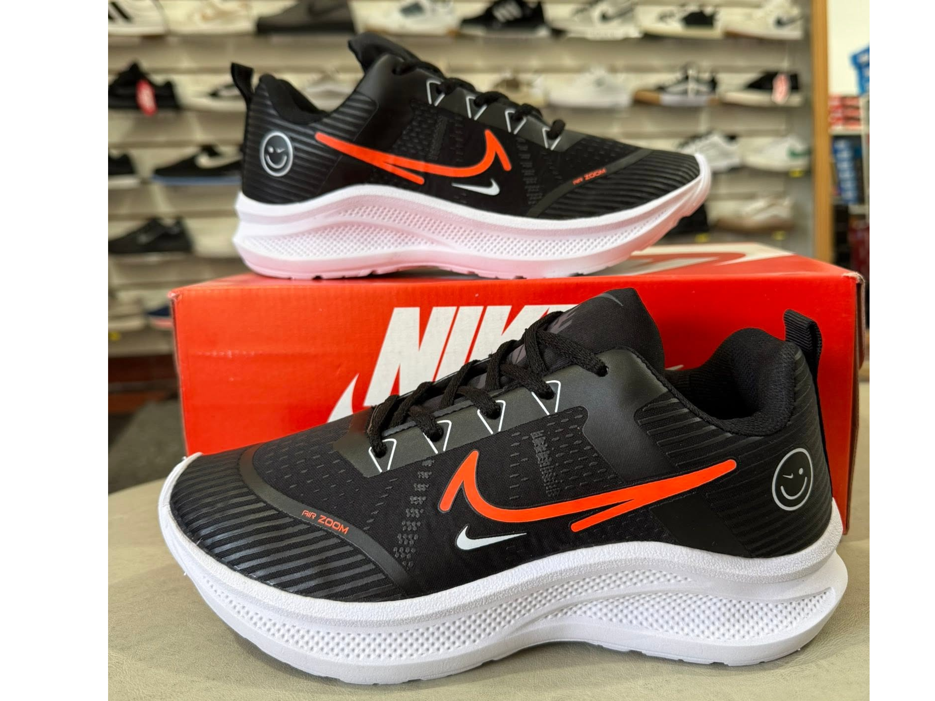🟠 Nike Zoom Negras con Detalles Naranja