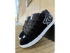 Dc shoes negras detalles blancos