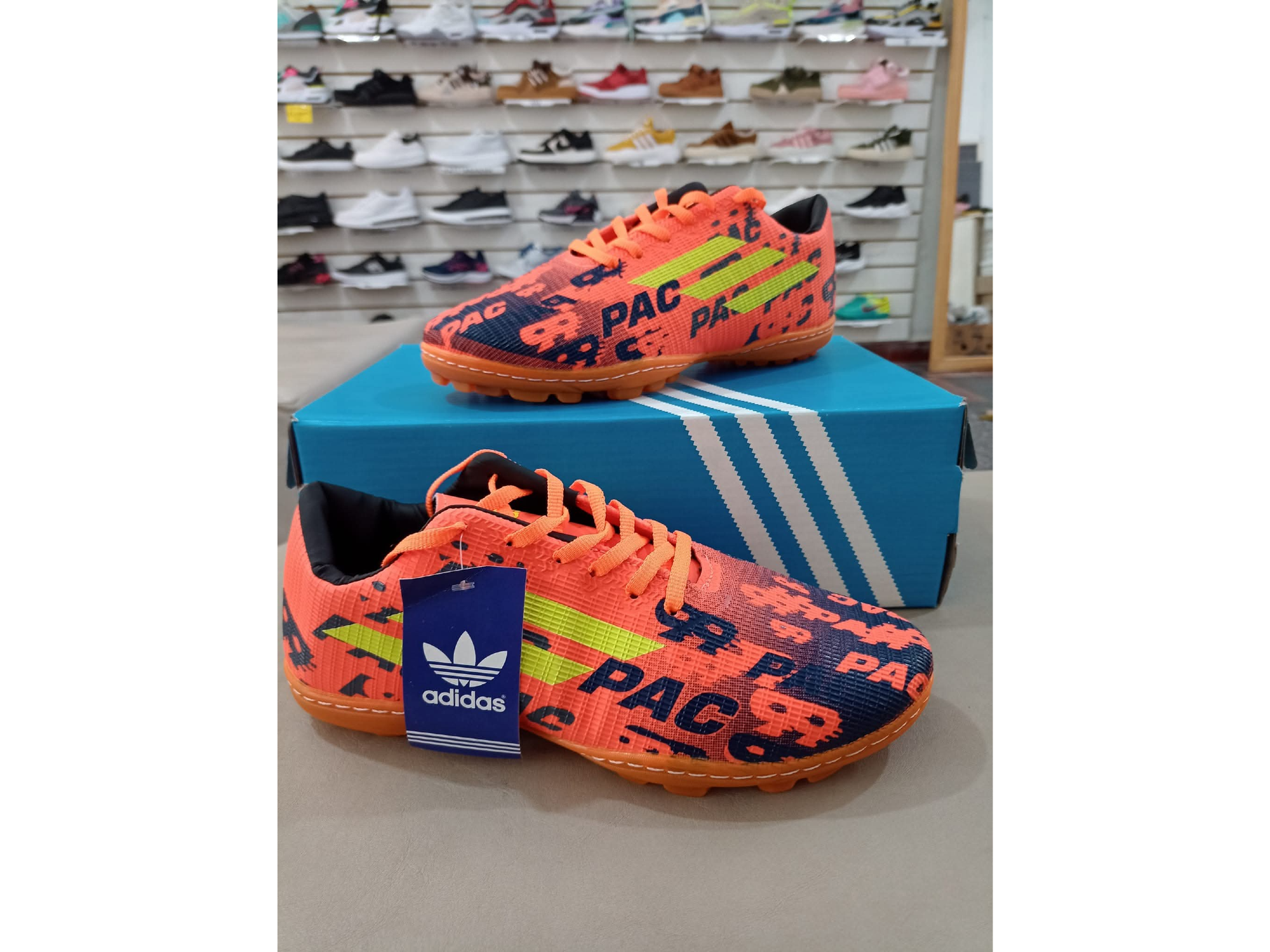zapa botin naranja-azul-amarillo