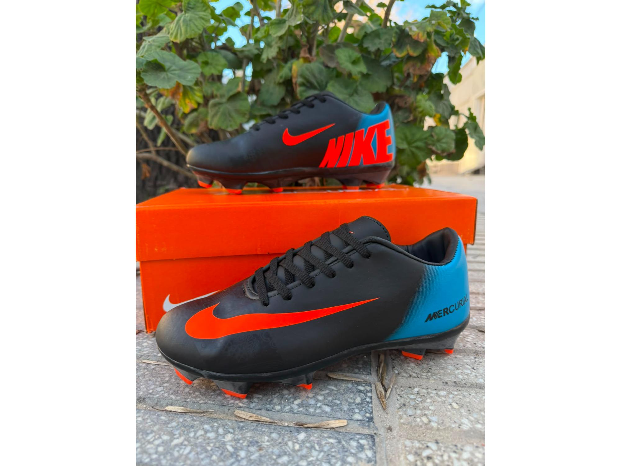 Botin negro-azul-naranja