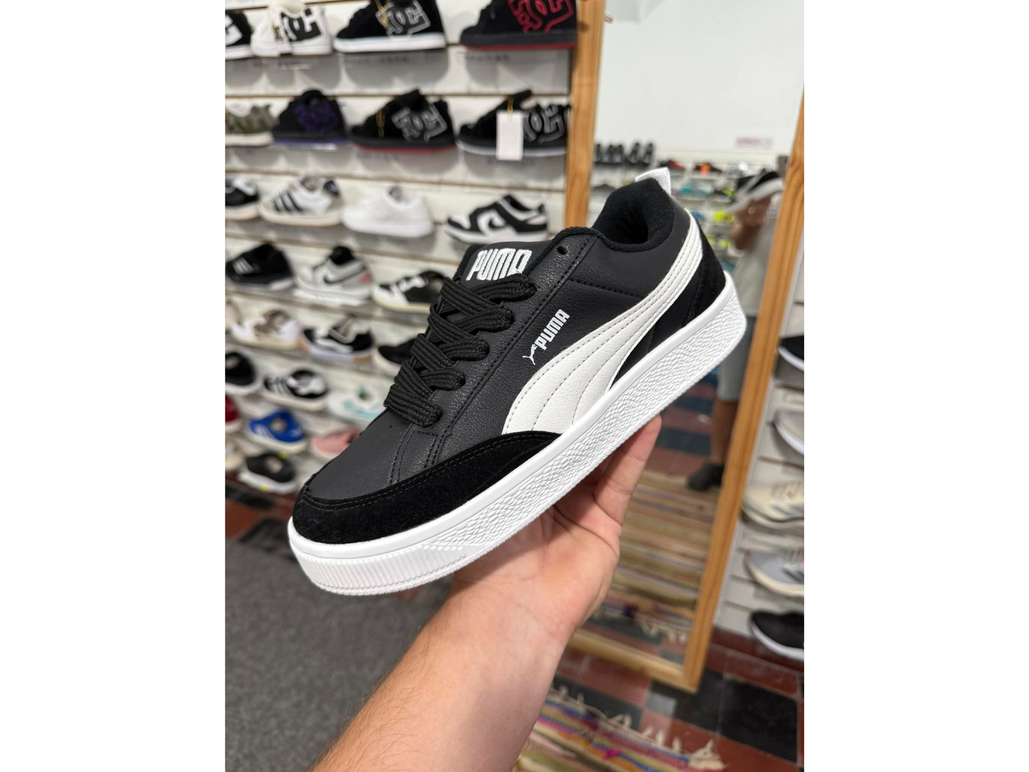 Puma PARK negra- blanca