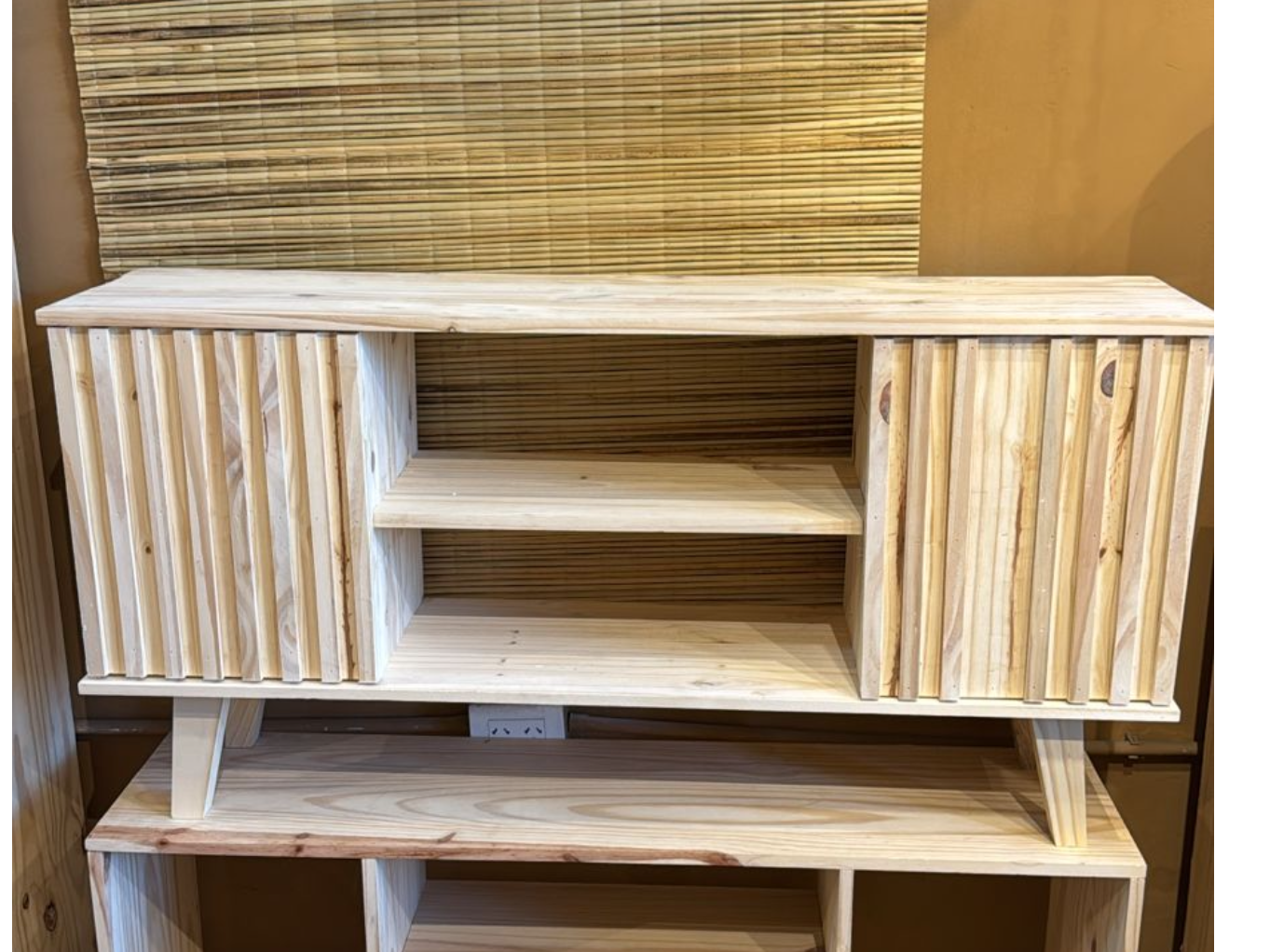 Rack TV Nordico varillado