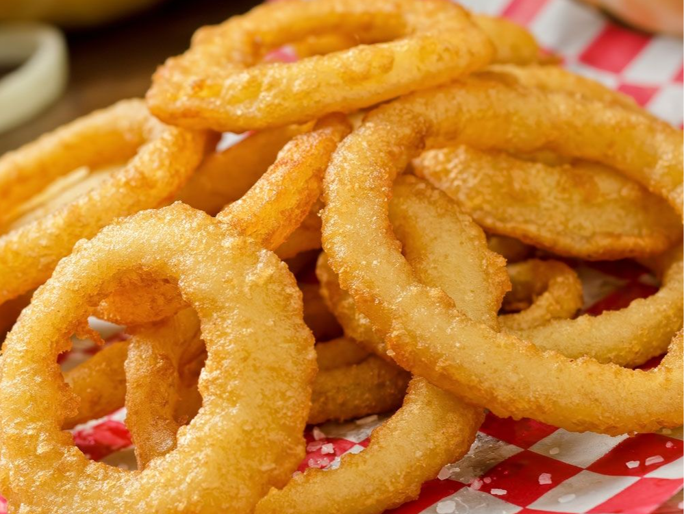 Porción de aros de cebolla
