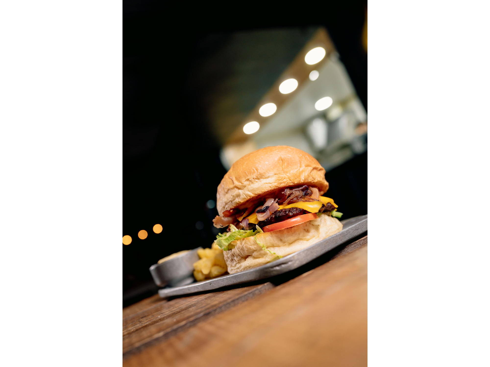 BURGER DELUXE + PEPSI GRATIS