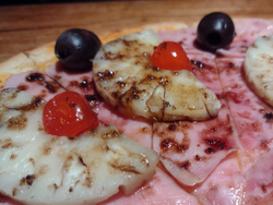DOMINGOS 25% OFF EN TODAS LAS VARIEDADES DE PIZZA MEDIANAS