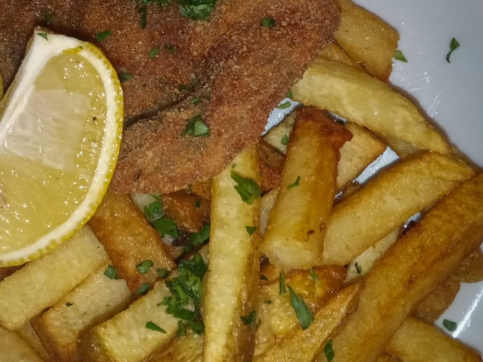 MILANESA DE TERNERA  A LA NAPOLITANA CON GUARNICION