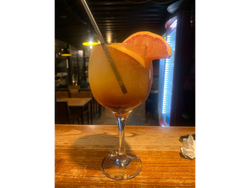 CARPANO ROSSO (con pomelo o tónica)