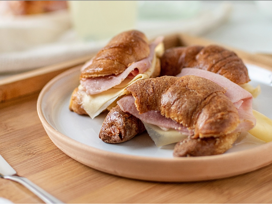 MEDIALUNA CON JAMON Y QUESO SABROSO Y SIN GLUTEN