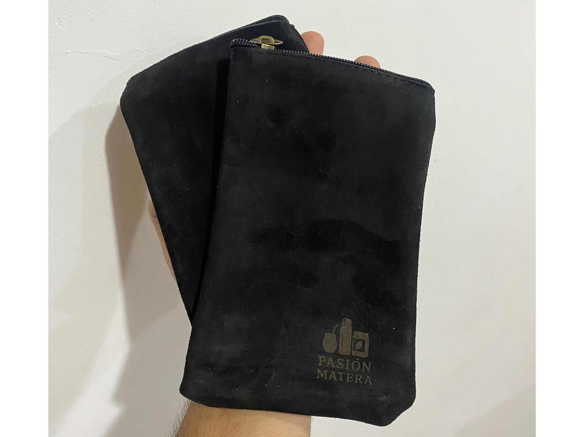 Yerbero de cuero gamuzado negro 1/4