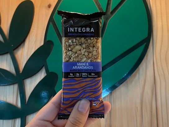 Barrita de Maní y Arándanos con base de chocolate Íntegra - 41 gr