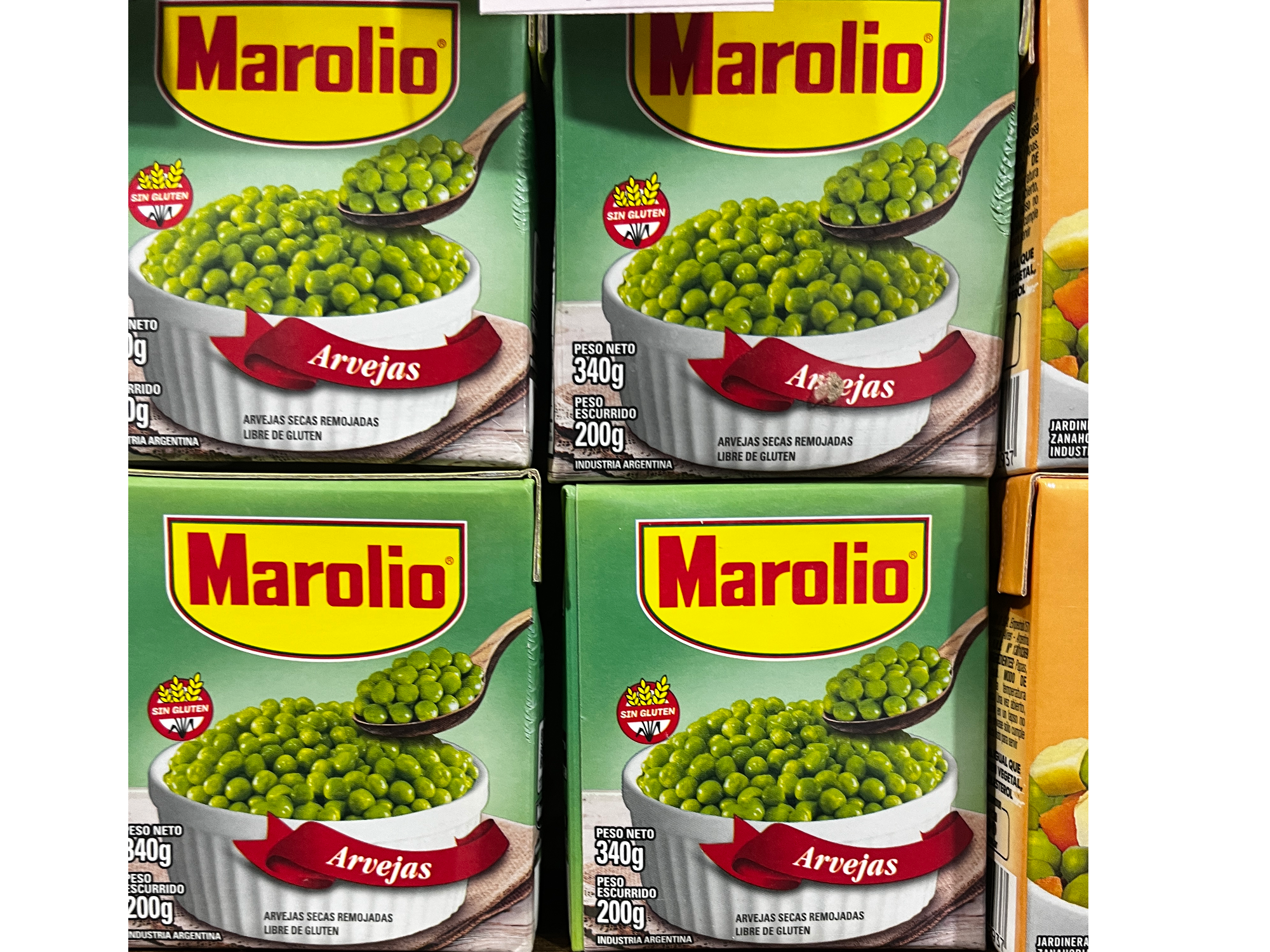 Marolio arvejas en cajita