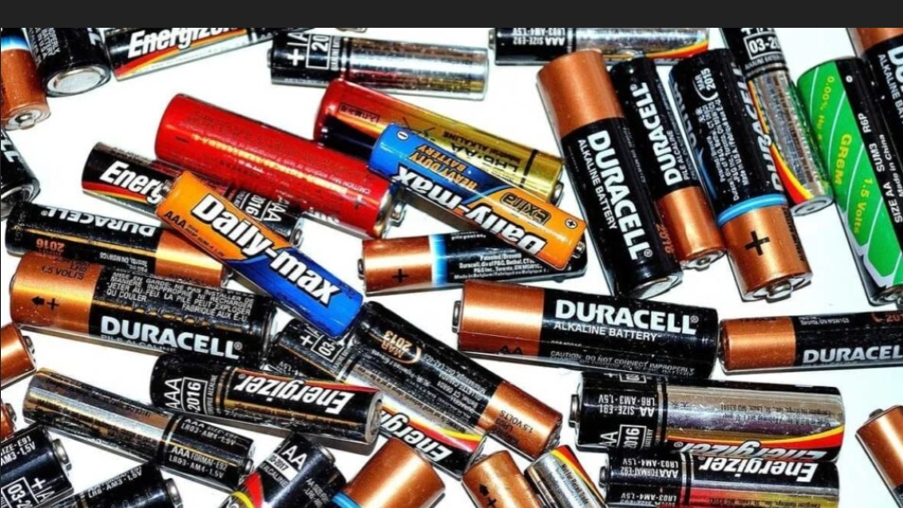 Otros, lámparas,  pilas, pegamentos, cinta adhesiva