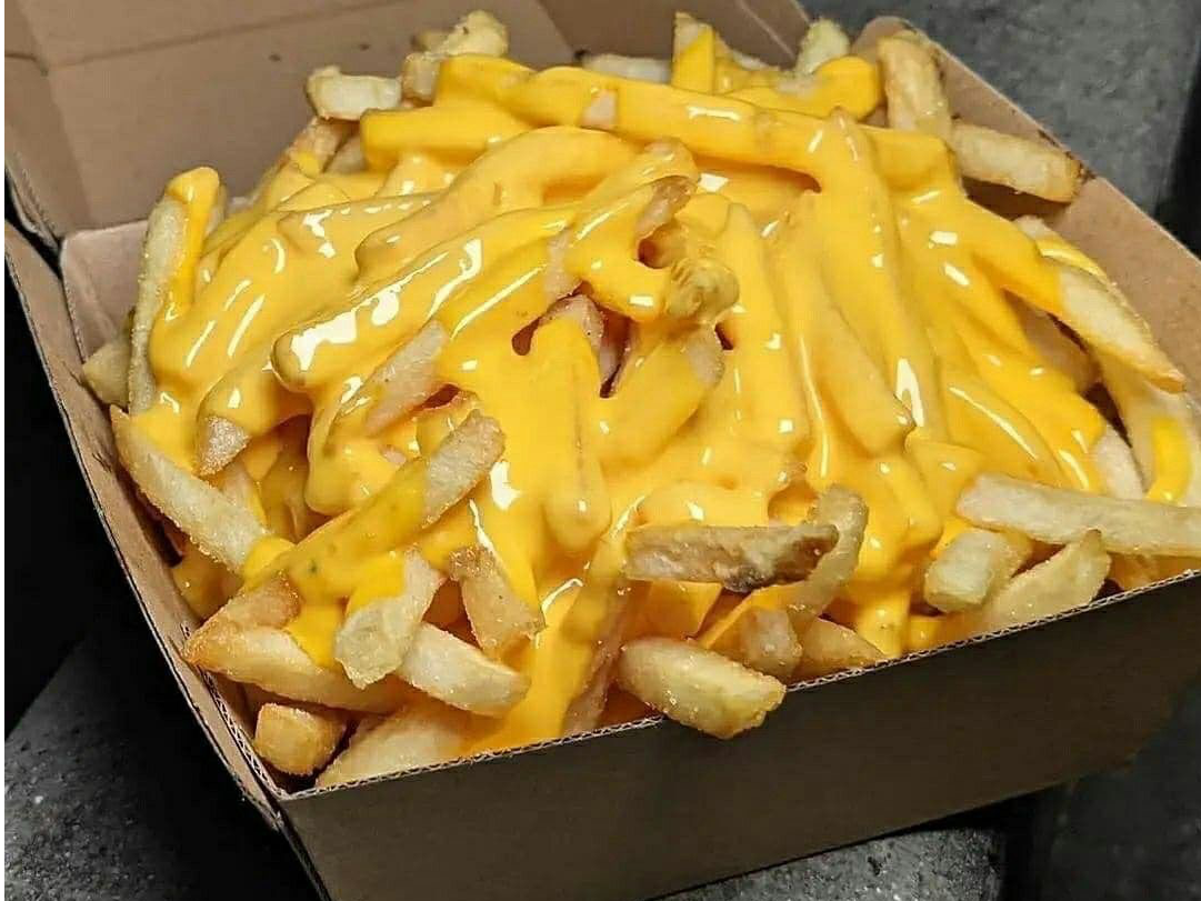 PAPAS CON CHEDDAR