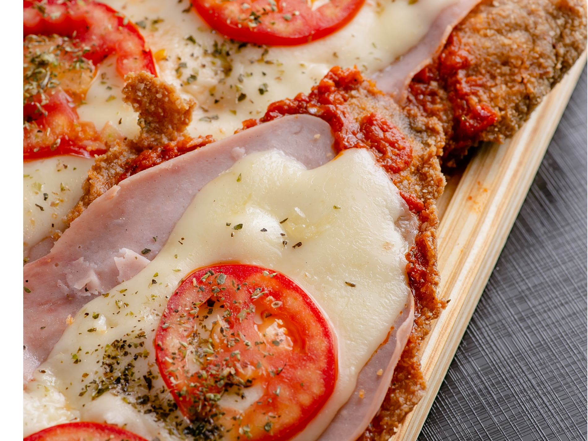 Milanesa a la napolitada para 1 persona 1/2 con papas crujientes