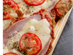 Milanesa a la napolitada para 1 persona 1/2 con papas crujientes