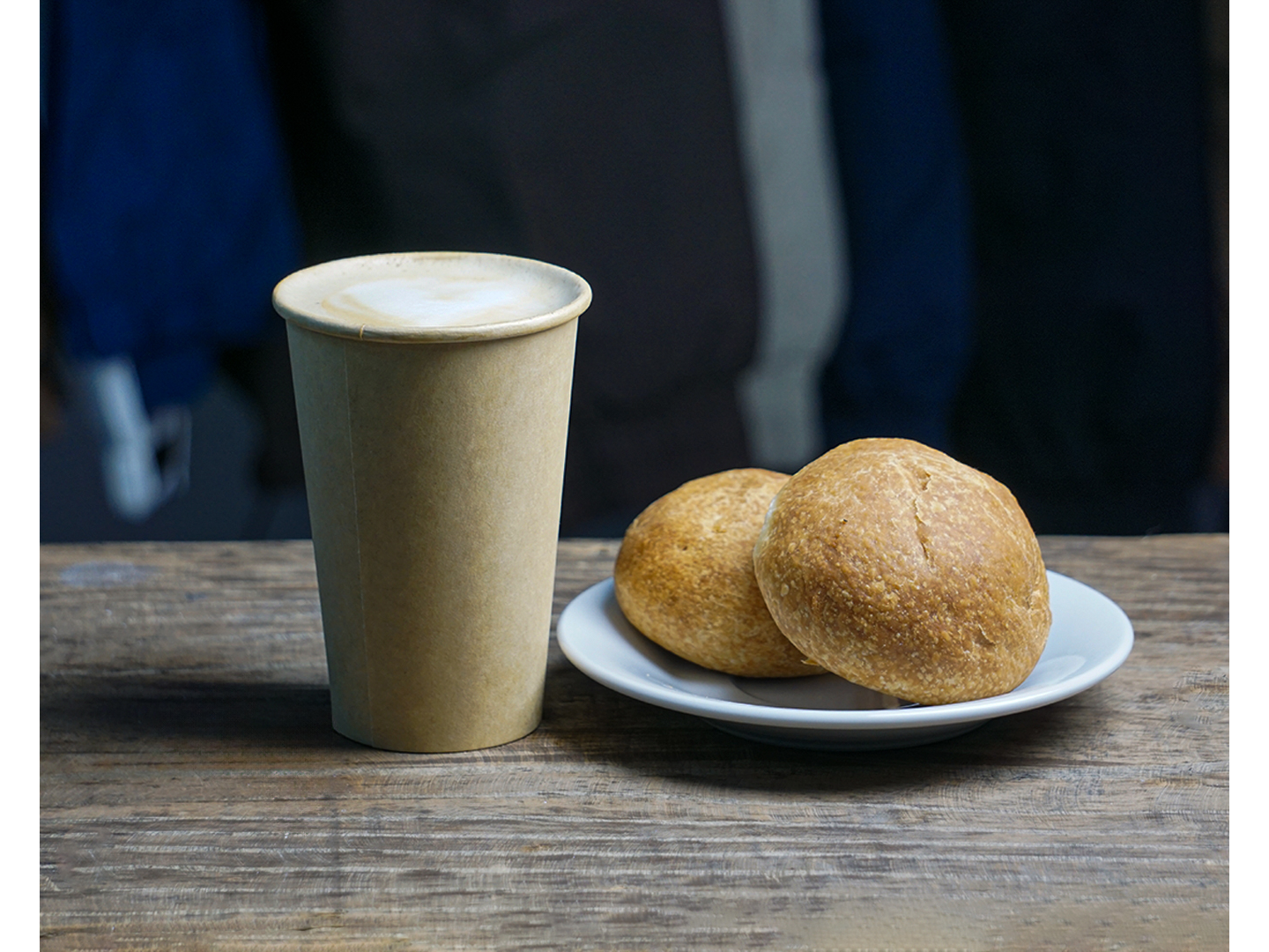 CAFÉ CON LECHE (12 Onza) + 2 CHIPACAS