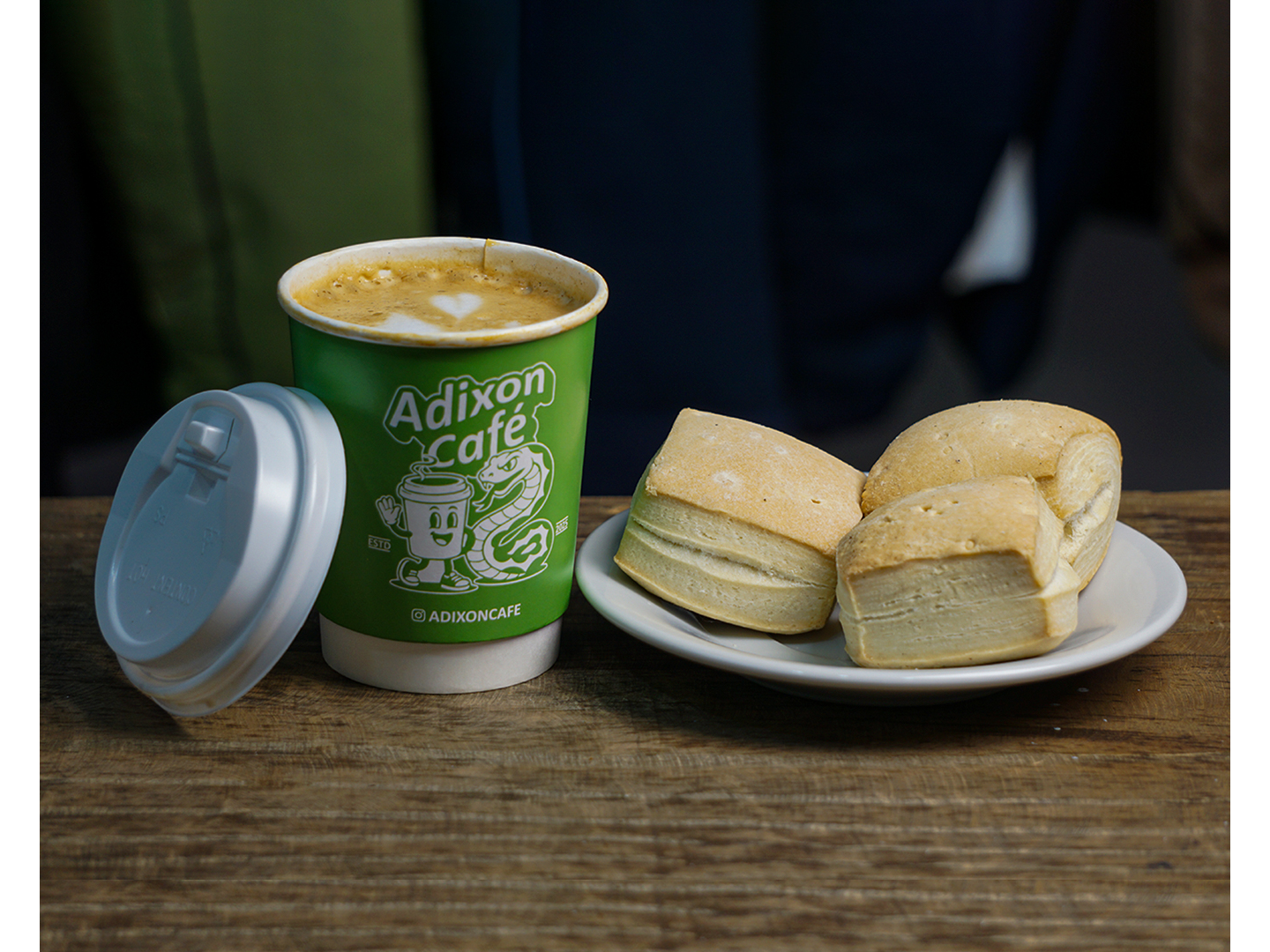 DESAYUNO - LATTE O AMERICANO (8 Onzas) + 3 CRIOLLOS