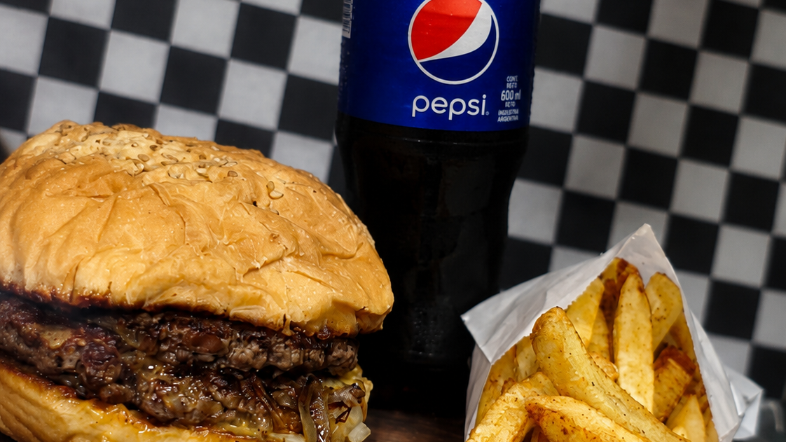 🍟 COMBOS Burger + papas crocantes + bebida.