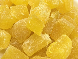 Ananá en cubo amarillo