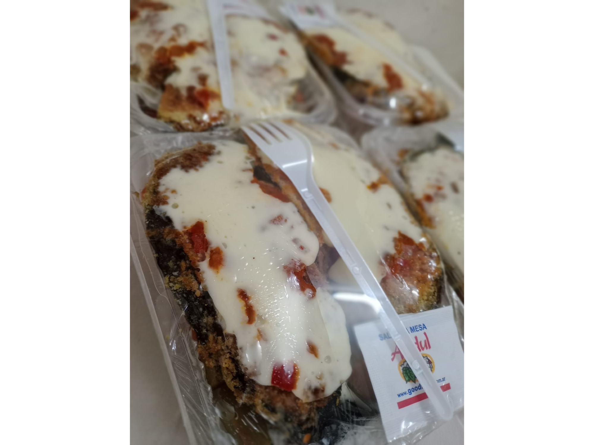 Milanesa de berenjenas napolitana con verduras al horno
