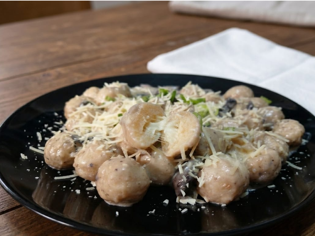 Ñoquis de ricota rellenos. de muzzarella.