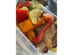 COLITA DE CUADRIL A LA MEDITERRANEA CON VEGETALES HORNEADOS