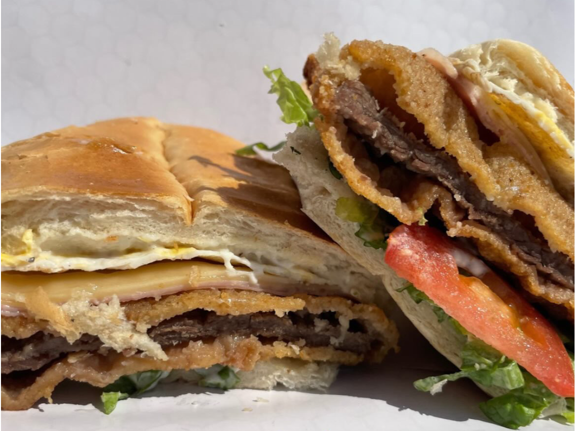 SANDWICH DE MILA de LA JEFA BURGERS