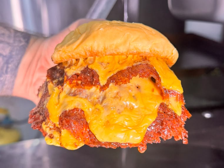ADICCHEESE DOBLE + PAPAS SAZON