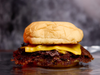 CHESSE BURGER TRIPLE + PAPAS SAZONADAS