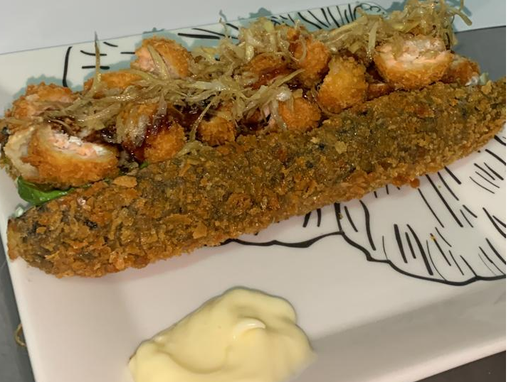 PROMO SUSHIDOG FISH + 4 EMPANADAS CHINAS