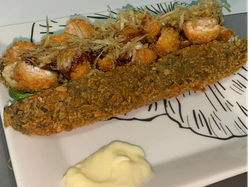 PROMO SUSHIDOG FISH + 4 EMPANADAS CHINAS