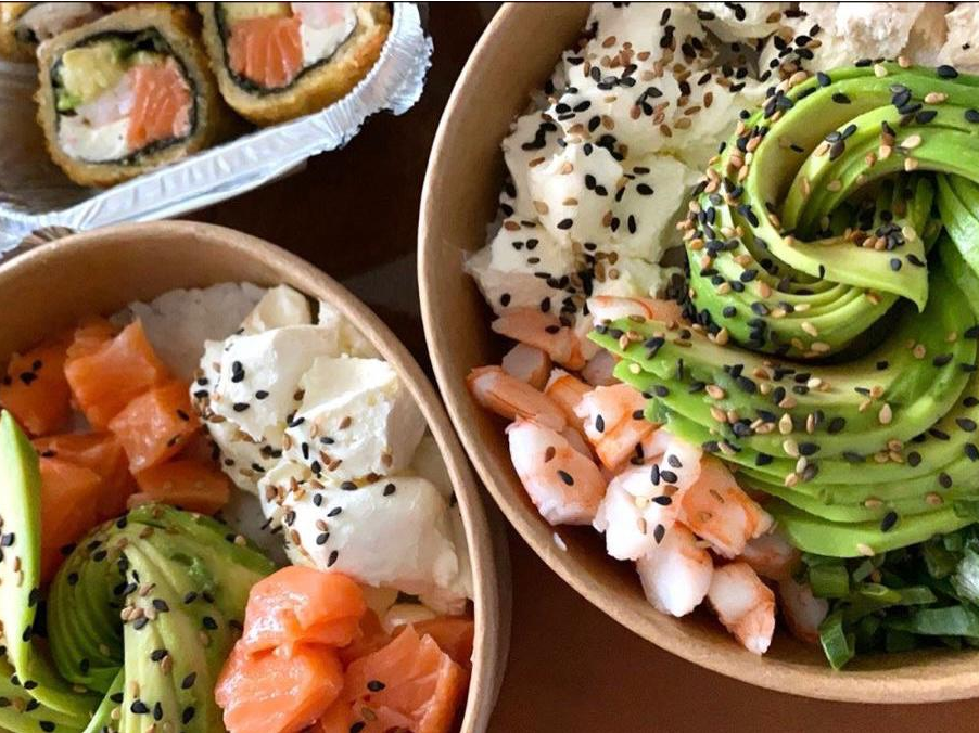 2 GOHAN COMPLETAS + 2 LATAS DE GASEOSAS