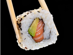 50 PIEZAS VARIADAS + 4 EMPANADAS CHINAS