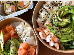 1 GOHAN CLASICA + 12 PIEZAS VARIADAS + 1 TABLA CALIENTE + 3 LATAS DE GASEOSAS