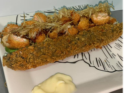 PROMO 2 SUSHIDOG FISH + 4 EMPANADAS CHINAS