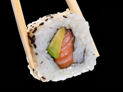 30 PIEZAS VARIADAS + 2 EMPANADAS CHINAS