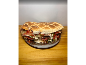 Lomito estandar criollo con papas de Enchastre