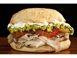 Churrasco Mayo + papas fritas + lata de bebida