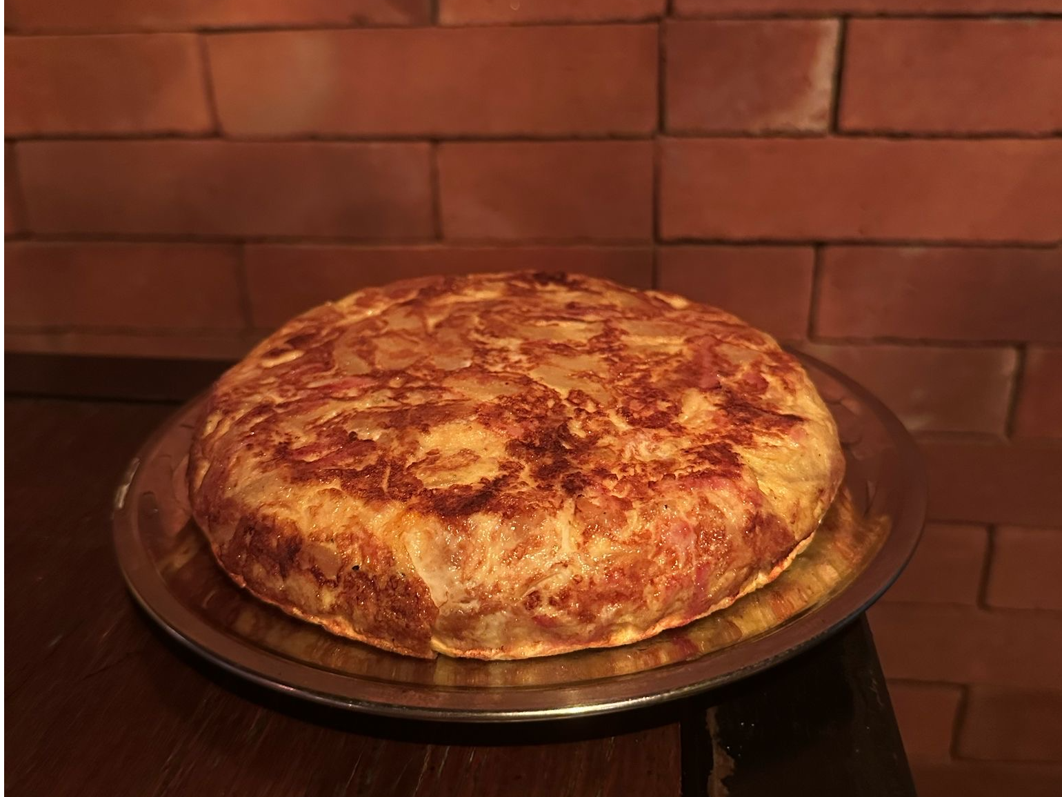 TORTILLA DE PAPAS CON CEBOLLA Y JAMON