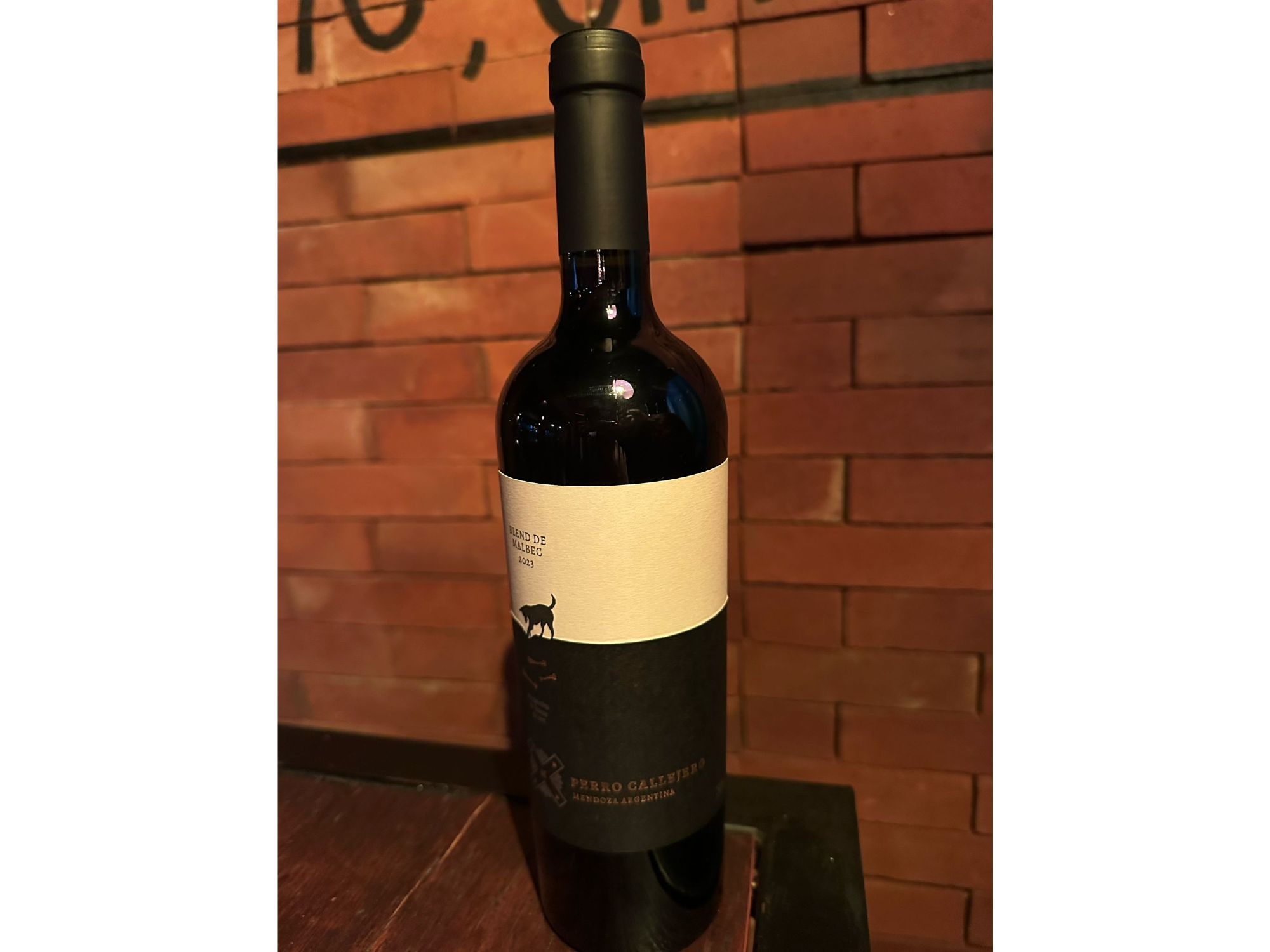 VINO PERRO CALLEJERO