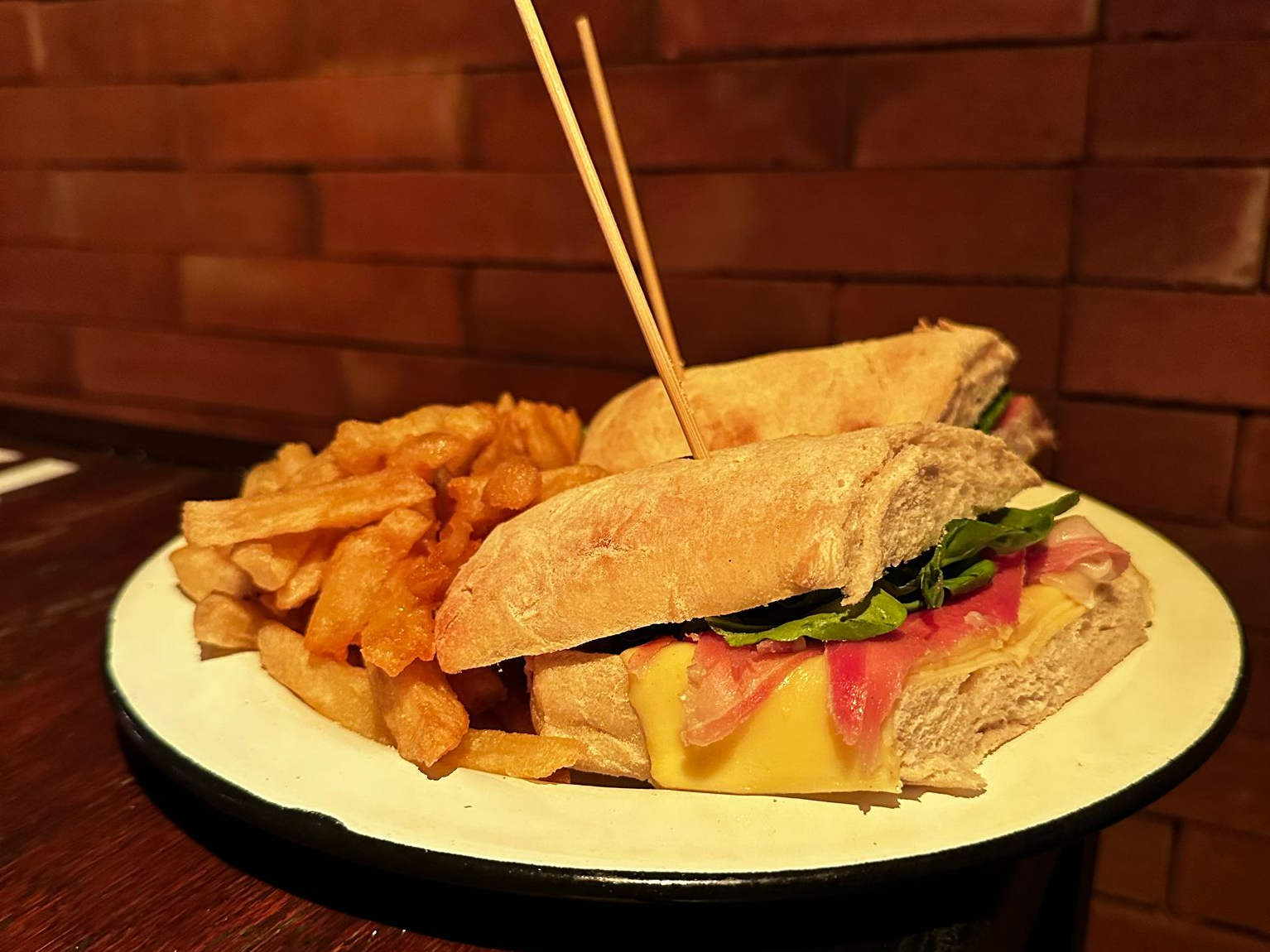 CIABATTA DE CRUDO Y QUESO