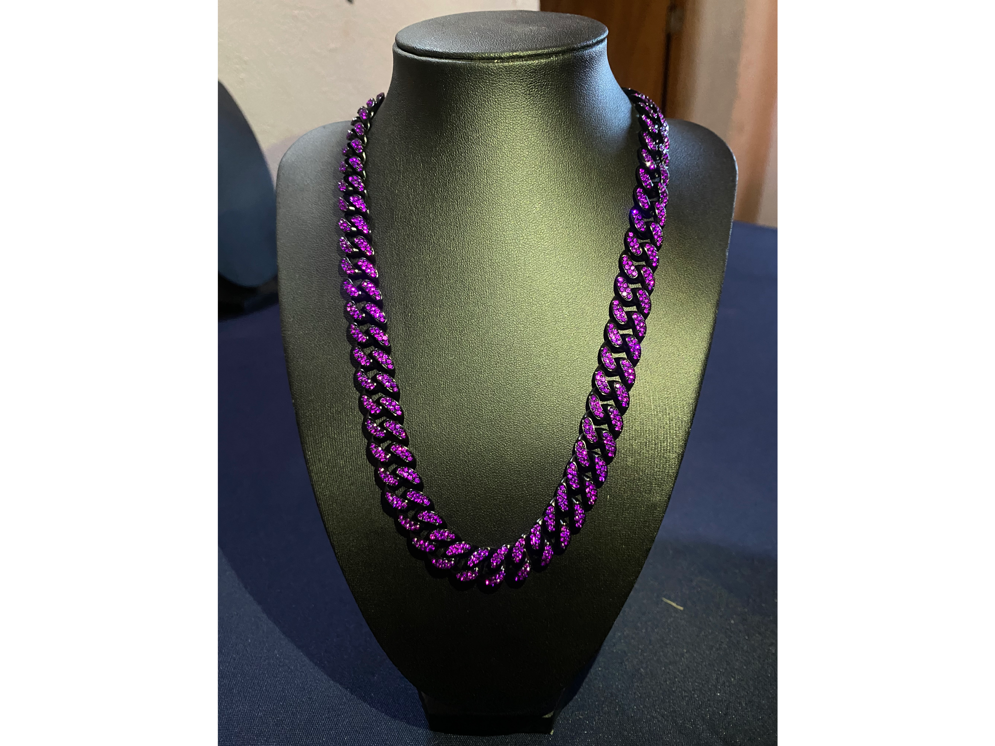 Collar cubano violeta