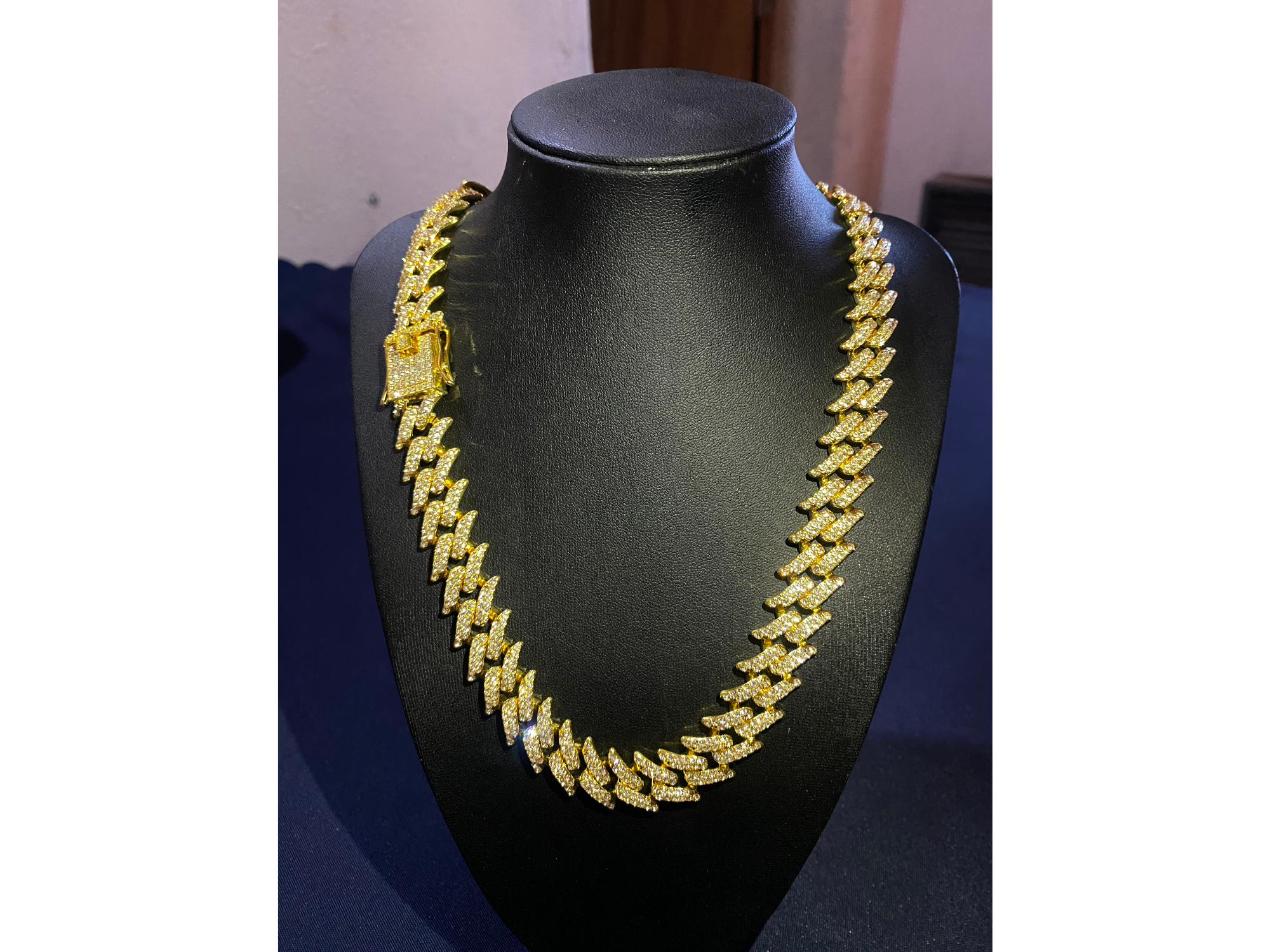 Collar spiked color oro