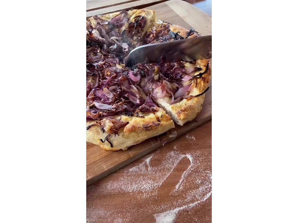 Pizza fugazza caramelizada