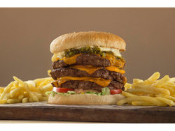 COMPLETA -TRIPLE HAMBURGUESA-jamon,queso,lechuga,tomatr,huevo,papas fritas
