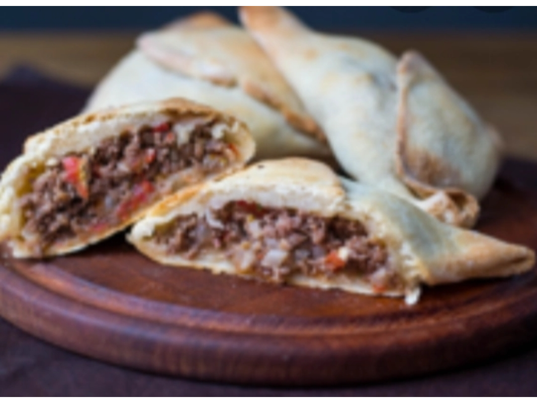 12 Empanadas + 1 Super Especial