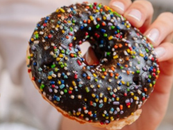 DONAS RELLENAS CON BAÑO CHOCO NEGRAS x48 UNID