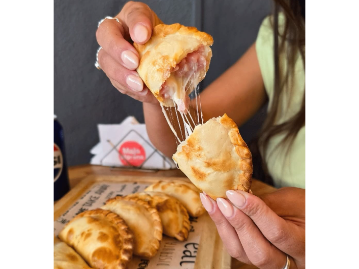 EMPANADAS DE JAM Y QUESO X 6 UND